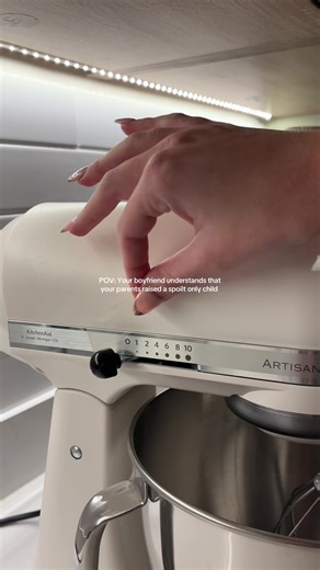 Brb playing with my Christmas present #kitchenaid #standmixer #christmasgifts #baking