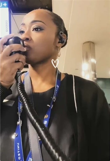 Pros of being a Gate Agent 1. Travel Perks: One of the top perks is access to free and discounted flights, both domestically and internationally, extending to family members too. 2. Dynamic Work Environment: The airport environment is fast-paced and constantly changing, making it an exciting place to work. You’ll meet people from all over the world and encounter new challenges daily. 3. Teamwork and Camaraderie: Working alongside other airline and airport staff fosters a strong sense of camarade