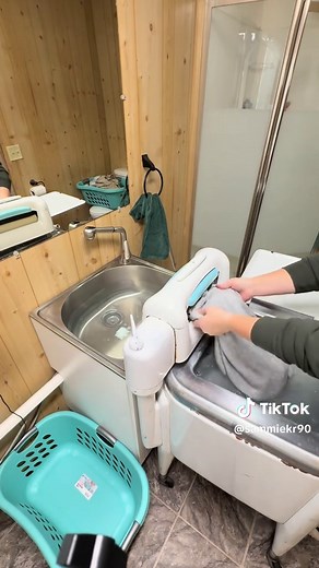 Vintage Laundry Experience with a 1953 Maytag Washer