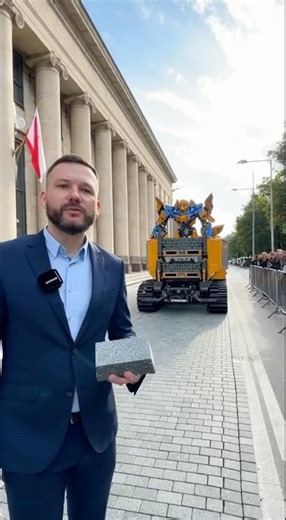 Robots Are Laying Stone in Warsaw Not Humans On the main street near the ministry in Warsaw STARBERG
