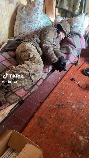 Відео користувача Бритва (@__britva_) з композицією «Спи, котику милий - BERESTOVYI & TARABAROVA»