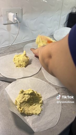 Torta panqueques naranja 🍊 Realización de panqueques: RECETA 15p molde 20cm • 6 huevos • 350g harina • 350g azúcar granulada • 350g mantequilla Hornear 180° x 8 min Me salieron 13 panqueques 👩🏻‍🍳 #torta #panquequenaranja #pastelera #fypシ #Viral