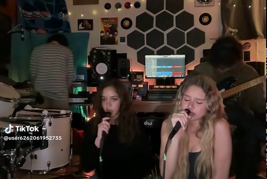 Ruby Rose Turner and Ruth Righi Sing Covers