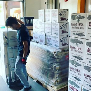 🤘🏻🥩🔪Everyone know #tuckaway ships #freshmeat yet? 🔪🥩🤘🏻 • • #bobbythebutcher #forkinoff #alwaysgrindin #carnivoreemporium #dabutcha #ddd | Tuckaway Tavern & Butchery