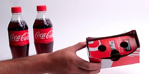 Gör VR-glasögon av Coca-Cola-förpackning. Vik ihop till ett par Google Cardboard.
