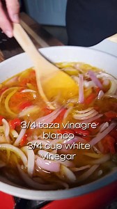 Yuca en Escabeche🇵🇷 4 lbs de yuca congelada o fresca Agua jasta cubrir la yuca Sal a gusto 1 cebolla lila o blanca 1 cda ajo 1 taza aceite de oliva extra virgen 3/4 taza vinagre blanco 1 cda cubito de pollo en polvo 1/3 taza pimientos morrones 2 hojas de laurel Puedes añadirle aceitunas y pimienta en grano si deseas! English: 4 lbs frozen or fresh cassava (yuca) Ads water to cover the yucca Salt to taste 1 red or white onion 1 tbsp garlic 1 cup extra virgin olive oil 3/4 cup white vinegar 1 tb