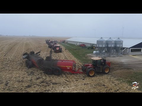 Hog Manure Application | Nuhn Quad Tankers pulled by Versatile 4WD Tractors