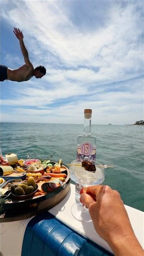 How to make an oyster martinis. The ultimate briny martini #cocktailrecipe #shorts