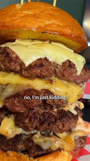 771K views · 20K reactions | I headed to Thacker’s Mini Pub in Gerald, Missouri so I could attempt their massive and still undefeated 4lb "Hunky Chunk" Quadruple Cheeseburger Challenge!! Four brave people had tried to conquer the giant challenge, but nobody had been able to finish everything within the one hour time limit!! | Randy Santel | Facebook