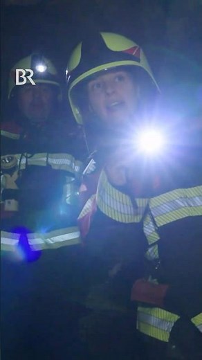 Feuerwehr in Aktion: Höhlenrettung im Dunkeln | CHECK IN - Marinas Rätsel-Abenteuer | BR