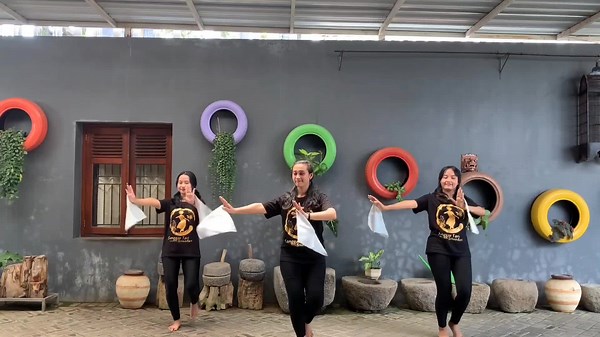 Tari Kreasi Rasa Sayange: Memperkenalkan seni tari tradisional