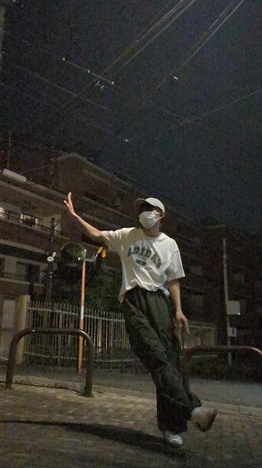 深夜3:00に地元北海道が恋しくなり、東京にてサツドラの店内BGMに合わせて即興で踊る成人男性、この世で俺だけ リスペクト→@c4jkz #上京 #dance #ダンス #一人暮らし #大学生の日常 #06 #大東亜帝国 #北海道 #サツドラ #jkブランド #ではない #ddブランド