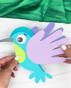 🖐️ Kids will have fun with this hummingbird craft Find the resource 👇 | Simple Everyday Mom