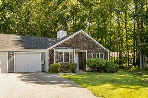 ~ Just Listed in Scarborough! ~ Single level living on the Eastern Trail! A first-floor master bedroom, walk-out patio & an attached garage make this home ideal for easy living. 7 Stratton Rd ~ $225,000 Contact Us for Details & Showing Info | Scott & Sunny Townsend Team of Keller Williams Realty