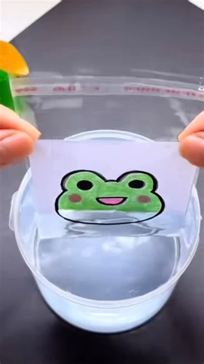 TeacherKim | 🐸 Science Activity – The Color-Changing Frog Parents, let’s become little “magicians” and make the frog’s green color disappear! The... | Instagram