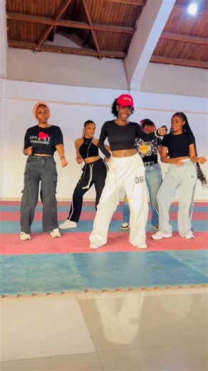 Abdulazizi Abubakari Chende (Dogo Janja) on Instagram: "One Day Dance Challenge 🔥 Real vibe. Real energy. Big up team 👊 @carynjohn97 @lightie32 @i.am.momohh @brendy_mulan @_she.is.teddy 🎬 Director: @just_amigos1"