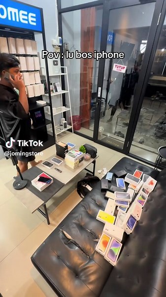 Tenang aja di Joming Store, kamu bisa : ✅ Beli unit second resmi ✅ Imei Terdaftar ✅ Tersedia juga unit baru ✅ Jual Iphone lama kamu ✅ Tuker tambah hp lama ✅ Cod atau langsung dateng ke store ———————————— 🗓️ Setiap Hari ⏰ 12.00 - 23.00 ☎️ 0817 - 7091 - 7441 📍 Jl Inpres Raya IV No.4A Rt.003/Rw.06 Kel. Larangan Utara Kec. Larangan, Kota Tangerang ———————————— #jomingstore #iphone #iphonestore #selleriphone #iphonesecond