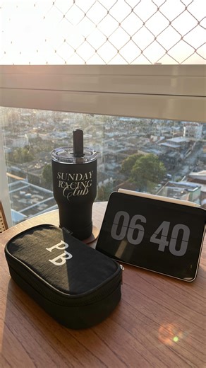 Poliana Braga on Instagram: "Minha rotina matinal produtiva com @gocasebr 🤎 Cupom POLIANABRAGA"