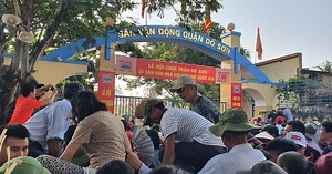 Biển người đổ về Lễ hội chọi trâu Đồ Sơn 2019