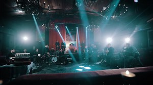 102K views · 2.8K reactions | Dragi moji, sa vama danas delim cover za pesmu "NAVIKA", snimljen sa posebnom emocijom i ljubavlju. 珞♥️ Specijalnu zahvalnost dugujem Borku Radivojeviću & Energy Band-u, Sunaju Ibrahimoviću, kao i mom bratu Aci Stankiću - čoveku iza kamere i njegovom timu.  | Emir Habibovic | Facebook