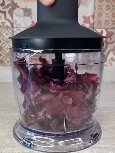 Make Flavorful Onion Powder from Onion Skins