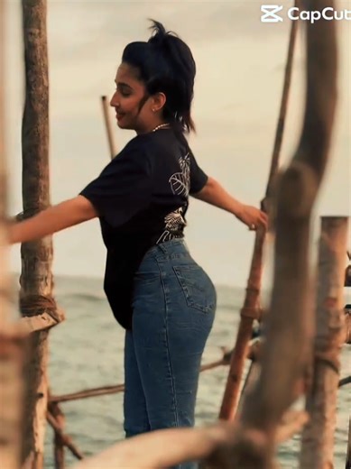 Trendy Sri Lankan Fashion for Girls