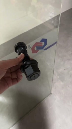 Truck hub bolts and nuts, grade 12.9