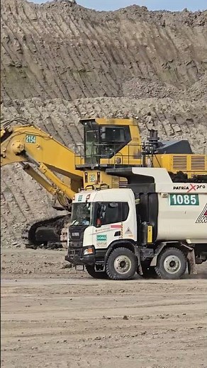 “DT Coal Hauling Action: Full throttle on the Mining Route!”