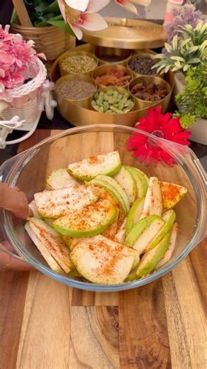 Spicy guava 🤤 #guava #seetakirasoi #cooking #guavajuice