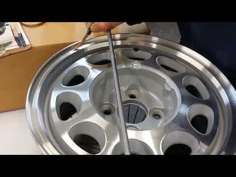 Pinstriping a set of wheels