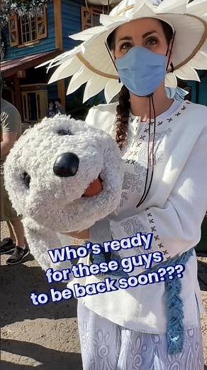 This Hidden Disney Show is PURE MAGIC 😱🎄#disneyparks