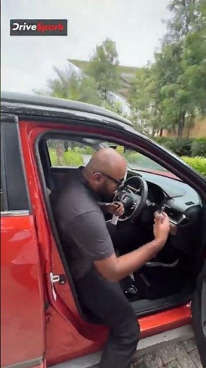 Here's how you operate the Remote Start/Stop feature on the all-new Honda Elevate #HondaElevate