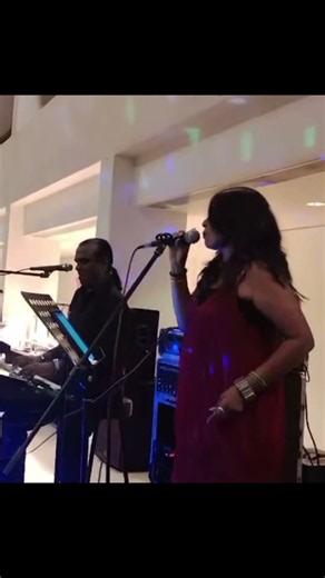 Bombay Meri Hai Live Performance 🎤 | Sureshni Wanigasuriya at Cinnamon Grand