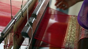 Using a weaving machine - Free Stock Video