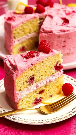 Christina Marsigliese - Food Scientist | Lemon Raspberry Layer Cake 🍋🩷 It’s so pretty, and citrus season is upon us! This cake is totally natural with buttery lemon cake layers... | Instagram