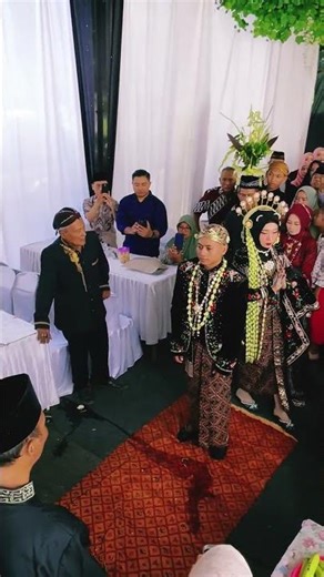 Upacara Pernikahan adat di Jawa Timur Indonesia