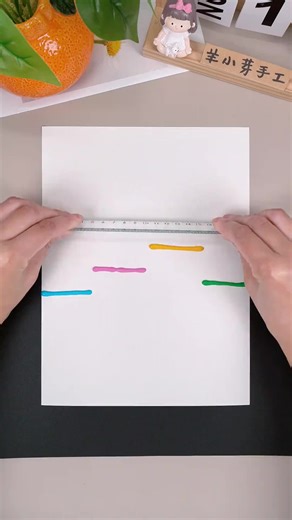 Let's create some scratch art together! Scratch with a ruler, and you'll have a cute little animal drawn! Try it with your child! #ParentChildCrafts #KindergartenCrafts #ChildrensCreativeArt #ChildrensCreativeCrafts #ChildrensDrawing