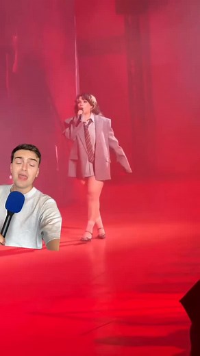 @hm kicked off London’s Fashion Week with a star studded cast of models, nods to British heritage dressing and style, and with a performance by @lolayounggg #fashion #style #runway #london #h&mpartner | HauteleMode