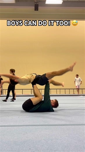 BOYS CAN DO IT TOO 💪🏼😅😂 #fail #funny #shorts #acrobatics #skills #acrobat