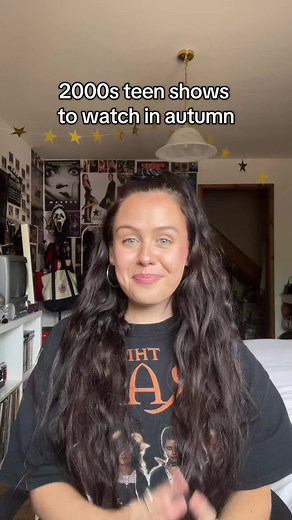 2000s tv series for autumn perfect to watch for fall vibes 📺🤎🍂 #whattowatch #tvshow #tvseries #gilmoregirls #falltvshows