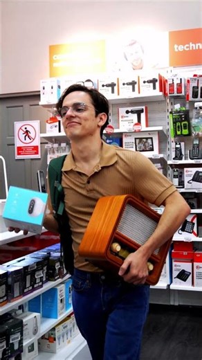 POV: entras a radioshack por primer vez - Radioshack