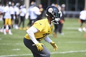 Steelers’ Sean Davis changes agents, not positions, in crucial season