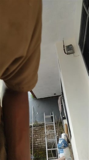 Proses instalasi outdor AC SPLIT