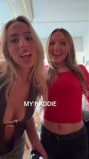 Amelia (@ameliaszv)’s videos with Cool Kids - Echosmith