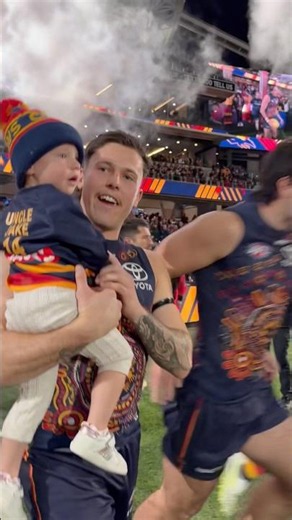 A milestone moment for Uncle Jake and Isla 🫶 #afl #adelaidecrows #jakesoligo