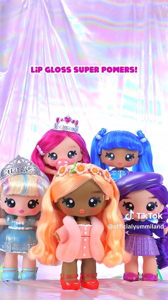 Say hello to the ultimate Yummiland dolls with their Num Noms crew! 🌟🍬 Mix up your own unique lip balm with awesome scents. Ready to customize? Meet them now!