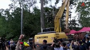 1.2K views | WATCH: Rescue dogs and heavy machinery arrive to help with operations at the landside near Genting Highlands, as a few rescuers take a break by the roadside. Latest updates: https://cna.asia/3Fqt916 (Video: CNA/Rashvinjeet Bedi) | CNA | Facebook