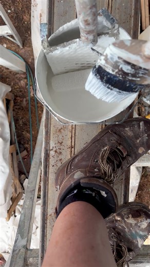 Oil base undercoating the beams so I can paint them white @BAAZ PAINTING SUPPLIES