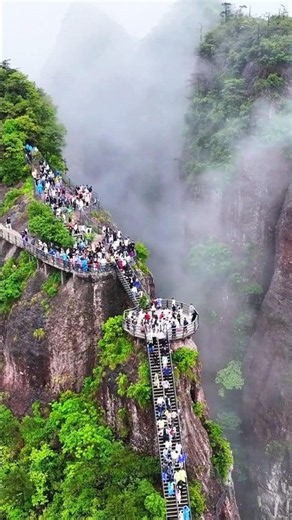 Would you walk this mountain path for free? 😎👠 Beautiful China #Travel #Nature #Fun #Breathtaking