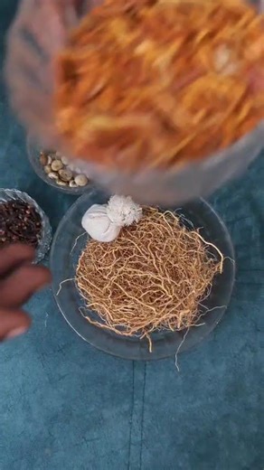 What's inside our potli "Thooral" - by Pooja 🌱💫 #herbal #ancient #ancient#healthy #summerdrink